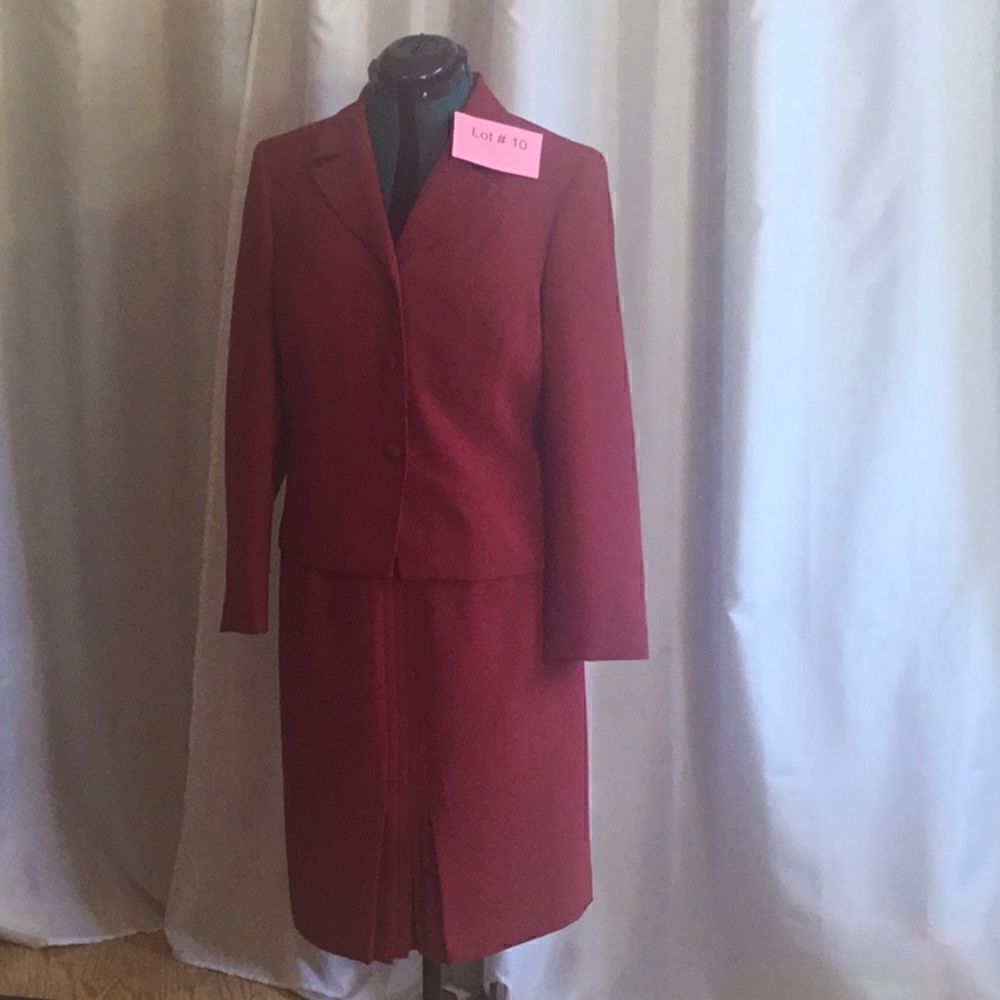 WORTHINGTON SUIT with jacket & skirt in size 12 petite in cranberry red